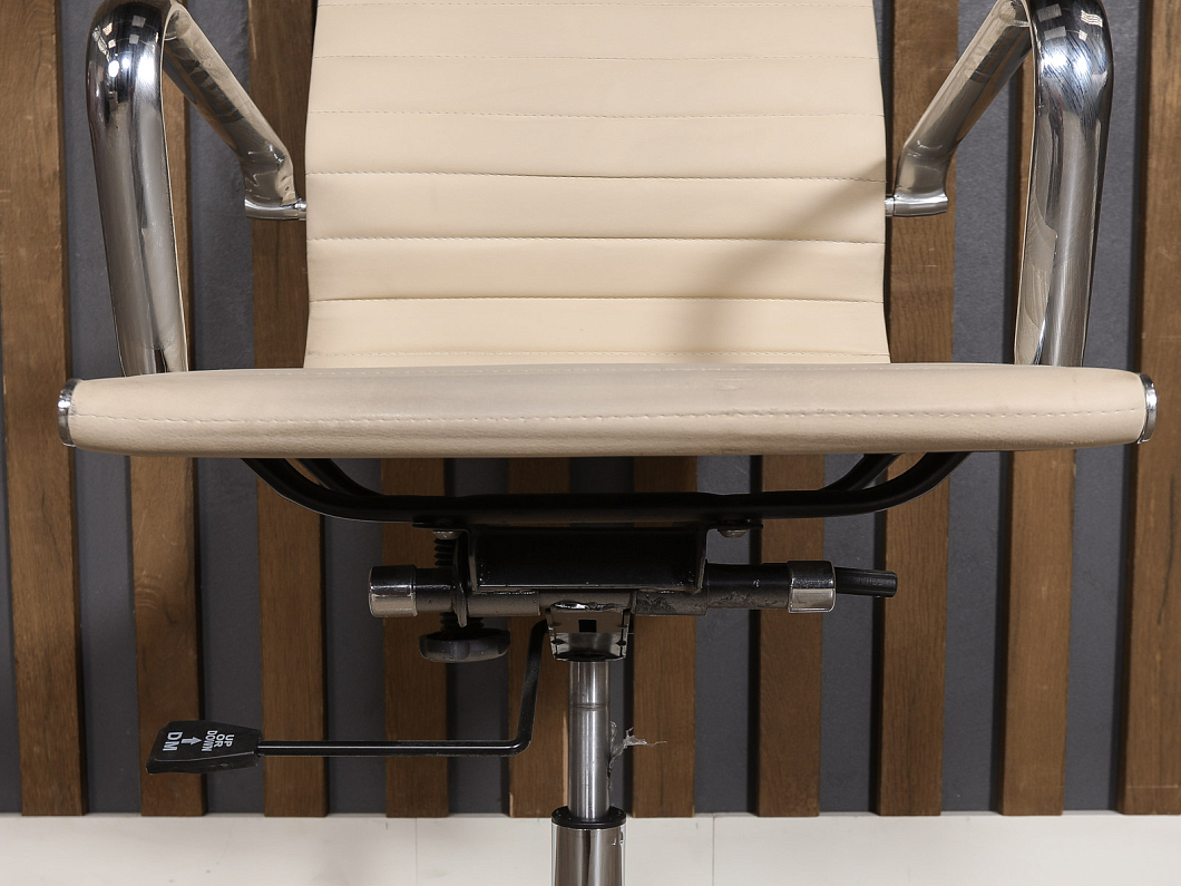 Кресло руководителя Бюрократ Искусственная кожа Бежевый Россия (КРЭБЖ-110825)