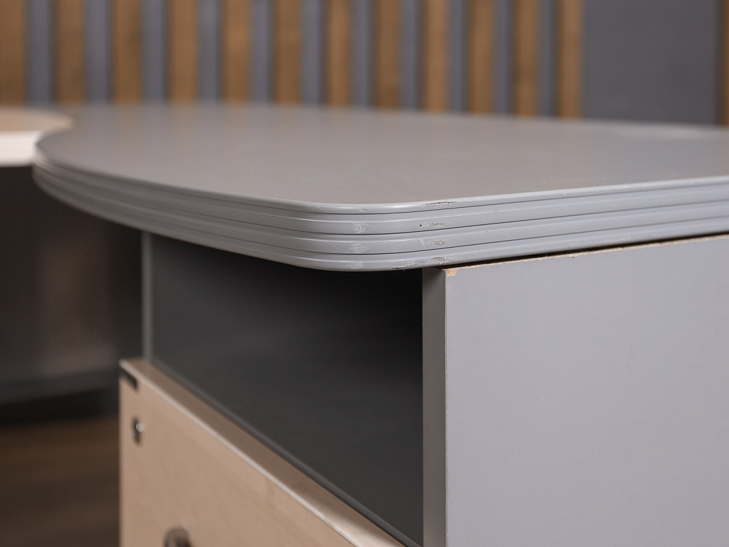 Стол с тумбой Berlin ЛДСП Дуб Россия (СПДМБ2-271225)