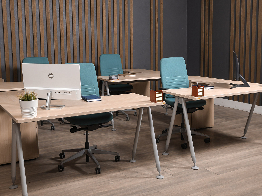 Стол Левый эргономичный с тумбой ЛДСП Бук (СТЭБКМ-190825)