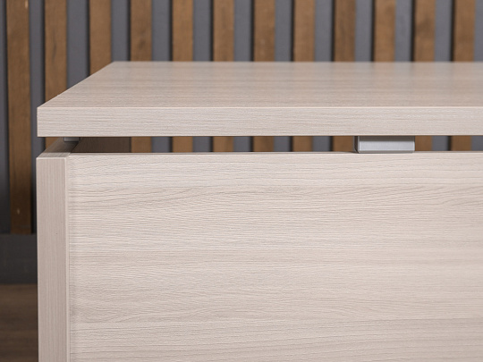 Стол руководителя ЛДСП Дуб