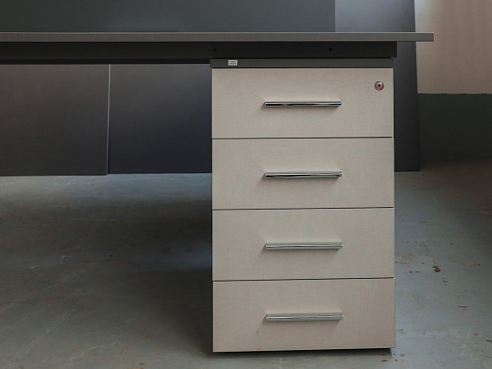 Комплект офисной мебели UFFIX Essence ЛДСП Серый Италия