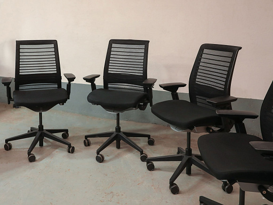 Офисное кресло Steelcase Think V2 Ткань Чёрный Франция
