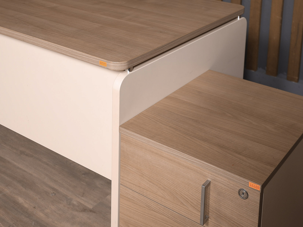 Стол с тумбой ЛДСП Ясень шимо (СЭТЯШ-231025)