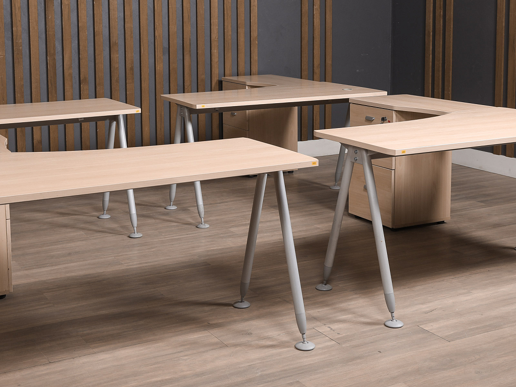 Стол Левый эргономичный с тумбой ЛДСП Бук (СТЭБКМ-190825)