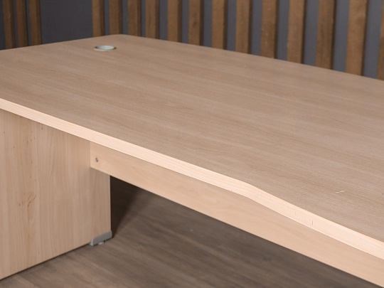 Стол руководителя ЛДСП Клен