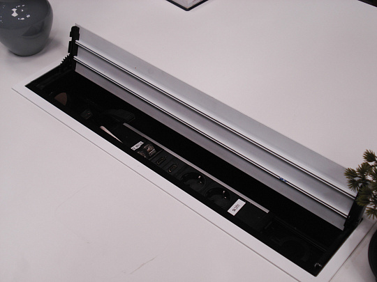 Стол для переговоров ЛДСП Белый