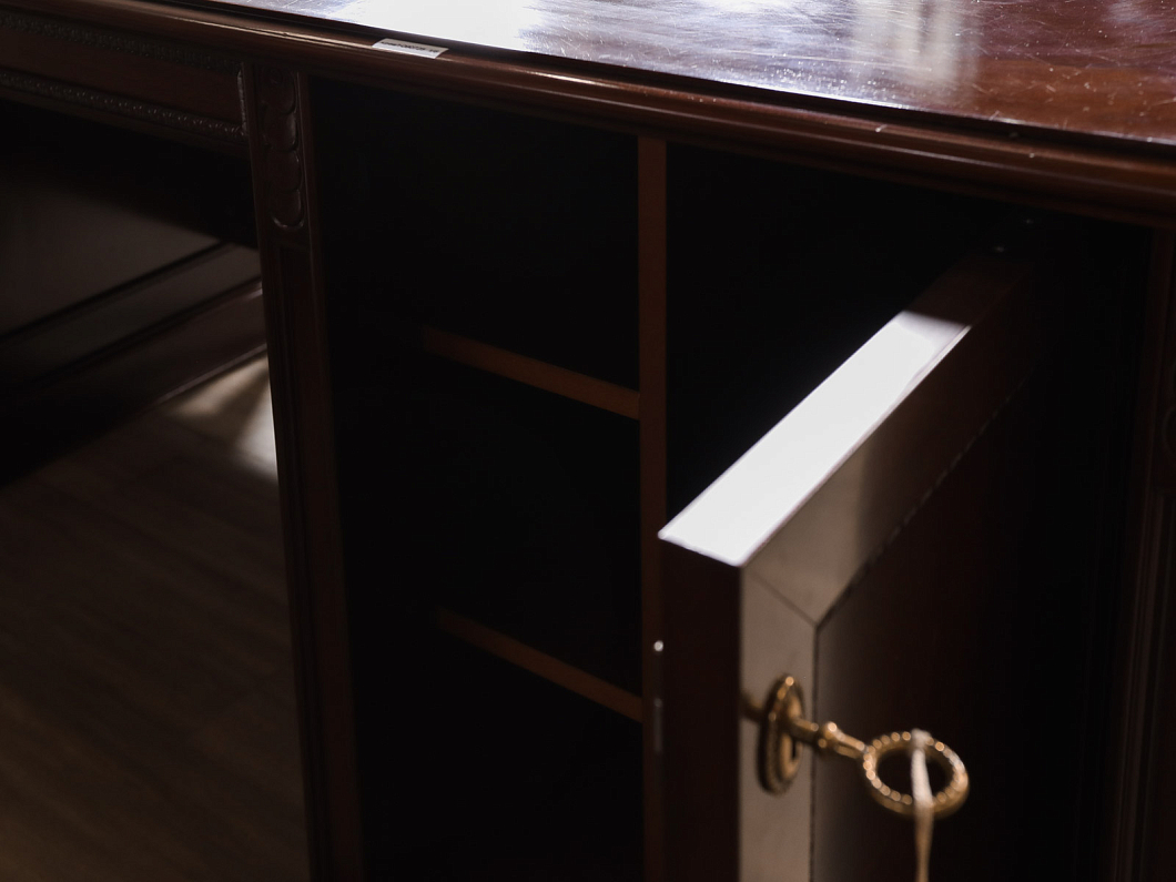 Кабинет руководителя МДФ Вишня (КРВШ1-090725)