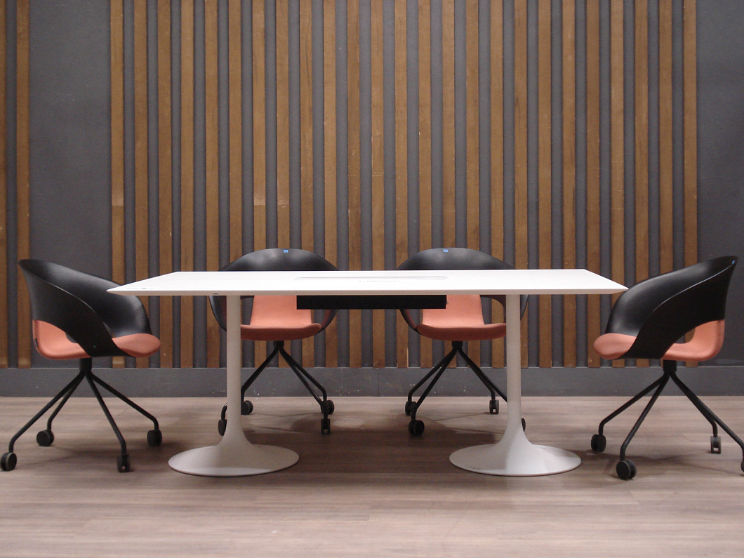 Стол для переговоров ЛДСП Белый (СППБ3-281225)