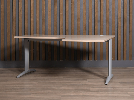 Стол угловой ЛДСП Клен