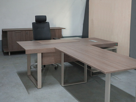 Кабинет руководителя UFFIX Essence ЛДСП Ясень шимо Италия