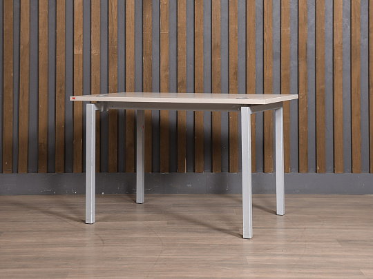 Стол прямоугольный ЛДСП Дуб