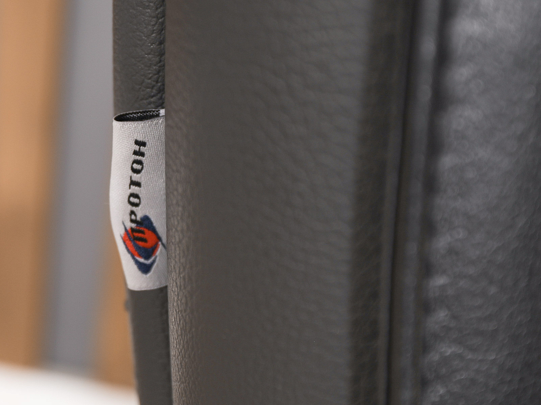 Кресло руководителя Протон Кожа Чёрный (КРКЧ-290525)