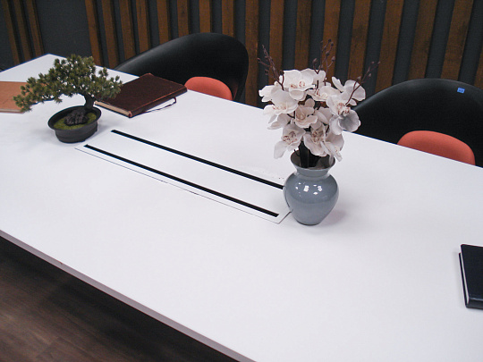 Стол для переговоров ЛДСП Белый