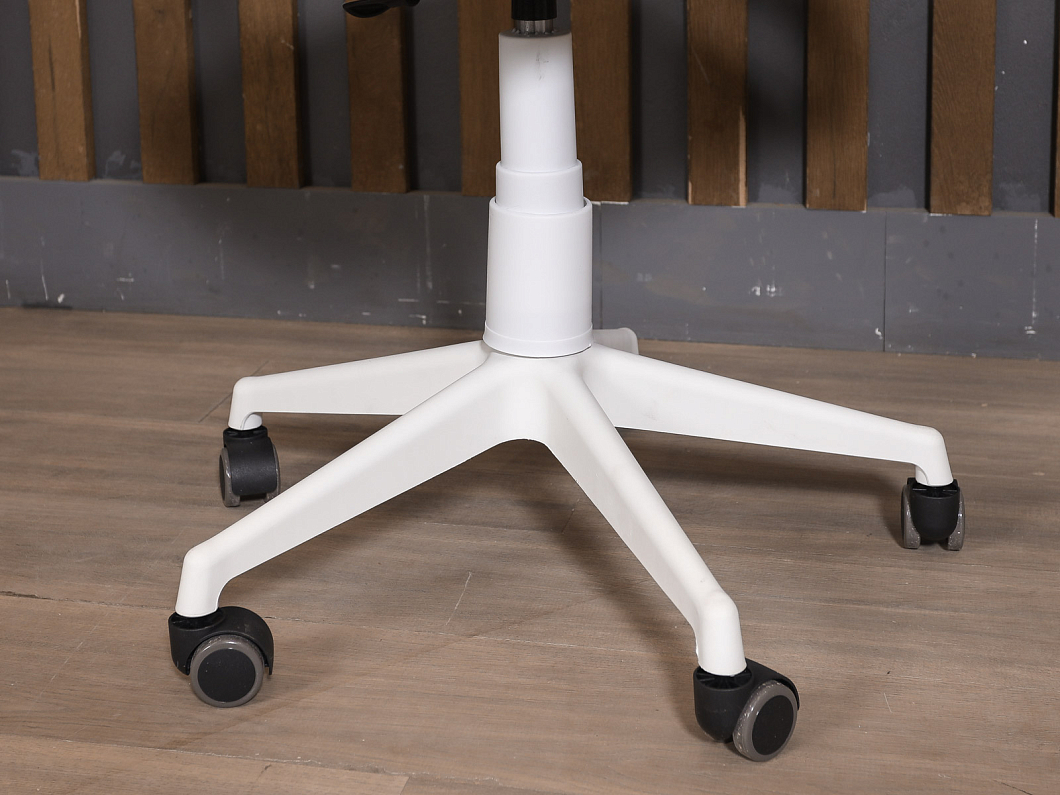 Офисное кресло OLSS Ирис Искусственная кожа Бежевый Россия (КПТБЖ-ИРИС)